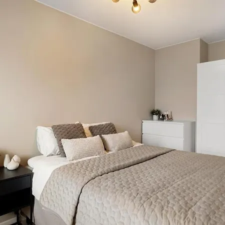 アパート Newly Renovated Flat For 4 - 10 Min Ride To Both Oslo And The Airport *